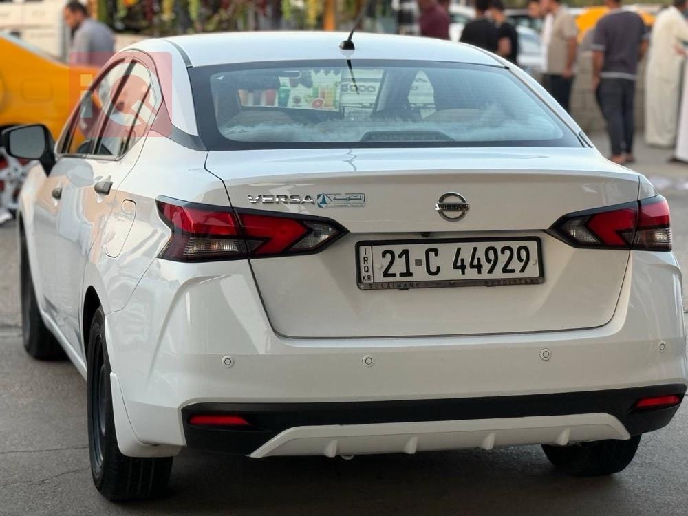 نيسان فيرسا